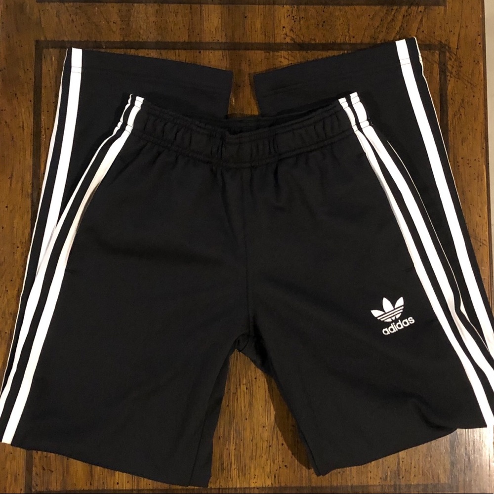 Kids Adidas performance Black w/3 white stripes